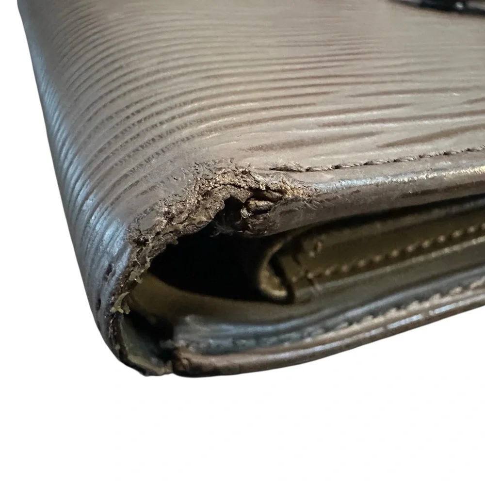 Louis Vuitton Porte-Billets Compact Wallet in Pepper gray Epi leather